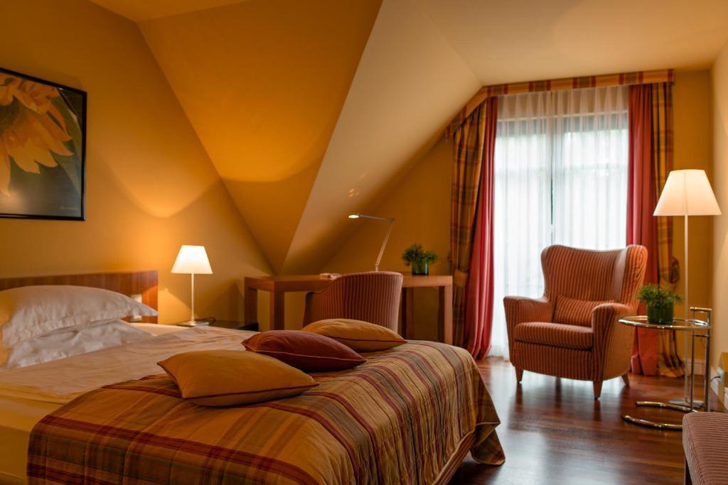 Zeller-Hotel+Restaurant Kahl am Main Rom bilde