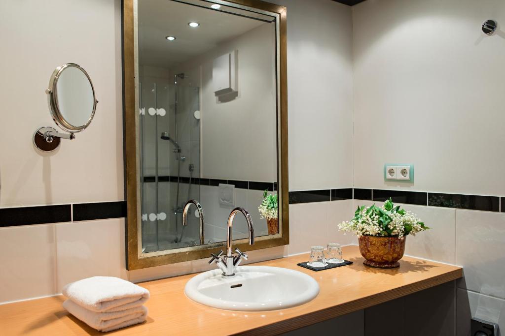 Zeller-Hotel+Restaurant Kahl am Main Rom bilde